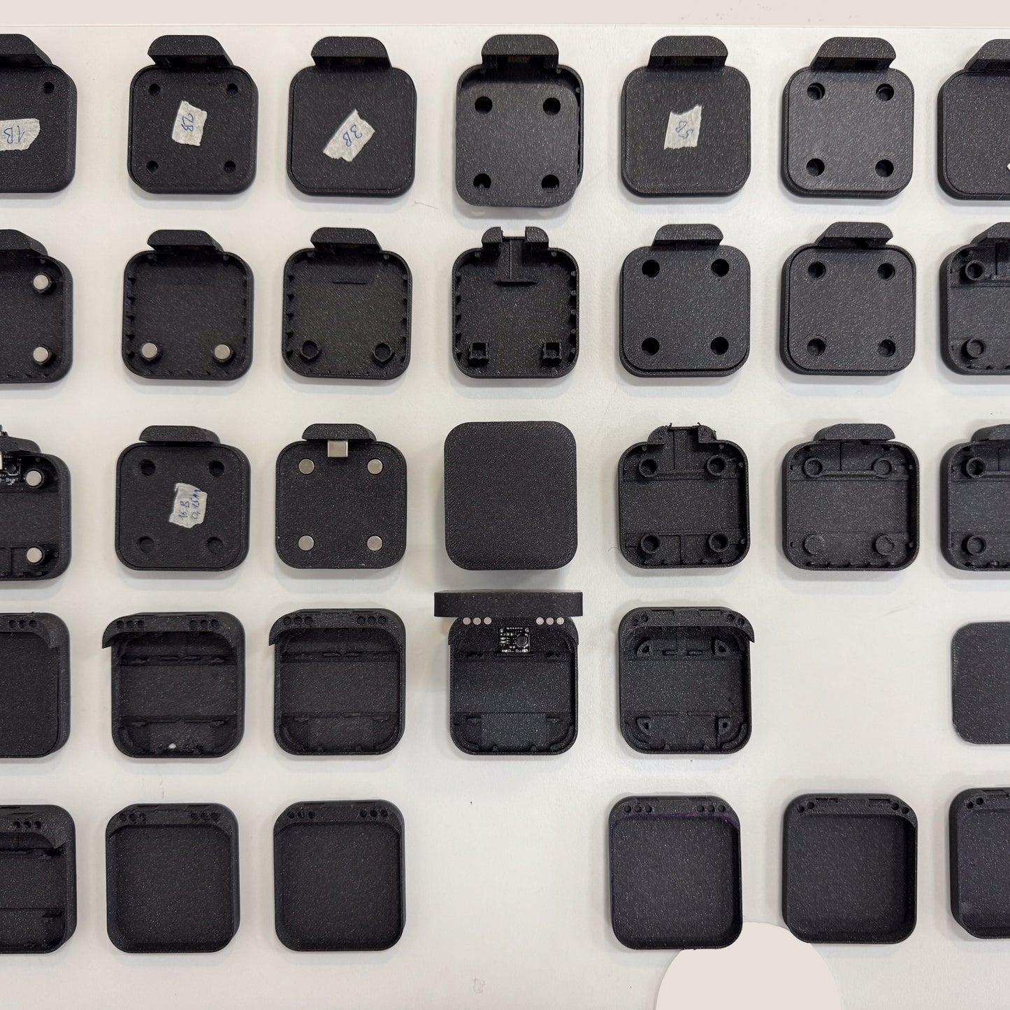 The λλ Nomad: Portable Power for Your Oura (Pre-Order)